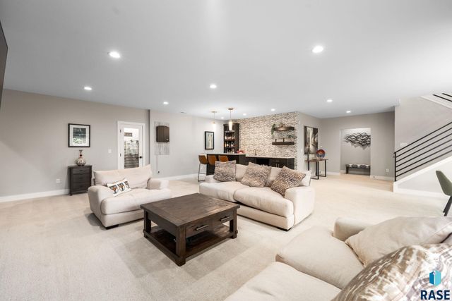 105 N Tumble Creek Cir Circle, Sioux Falls, SD 57110