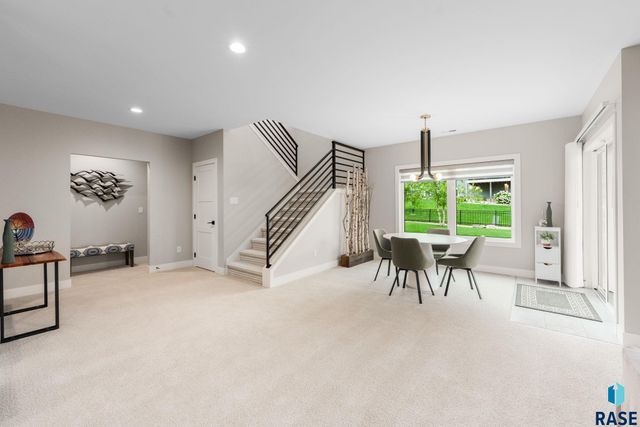 105 N Tumble Creek Cir Circle, Sioux Falls, SD 57110