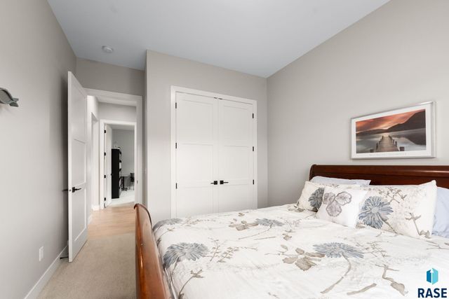 105 N Tumble Creek Cir Circle, Sioux Falls, SD 57110