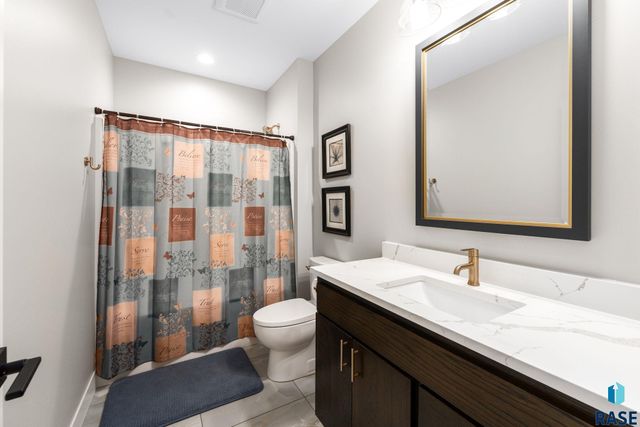 105 N Tumble Creek Cir Circle, Sioux Falls, SD 57110