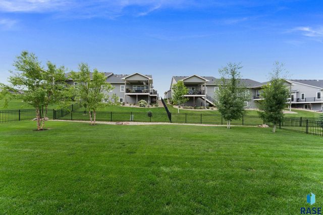 105 N Tumble Creek Cir Circle, Sioux Falls, SD 57110