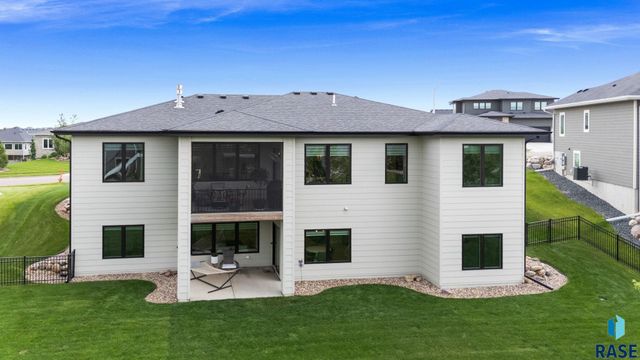 105 N Tumble Creek Cir Circle, Sioux Falls, SD 57110
