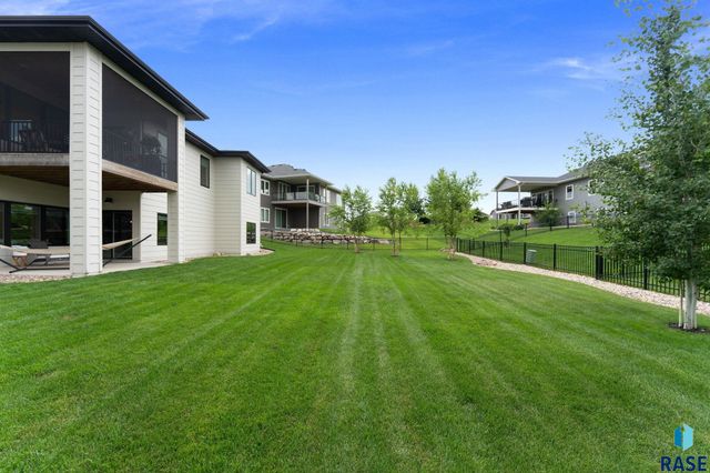 105 N Tumble Creek Cir Circle, Sioux Falls, SD 57110