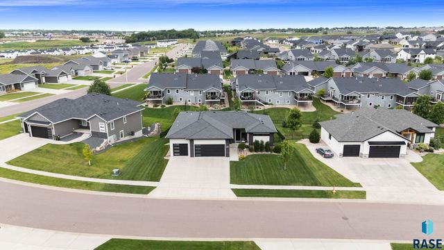 105 N Tumble Creek Cir Circle, Sioux Falls, SD 57110