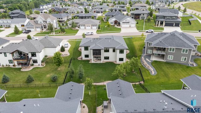 105 N Tumble Creek Cir Circle, Sioux Falls, SD 57110