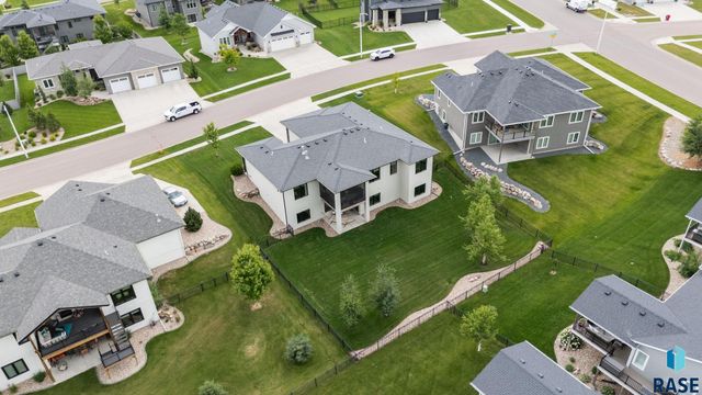 105 N Tumble Creek Cir Circle, Sioux Falls, SD 57110