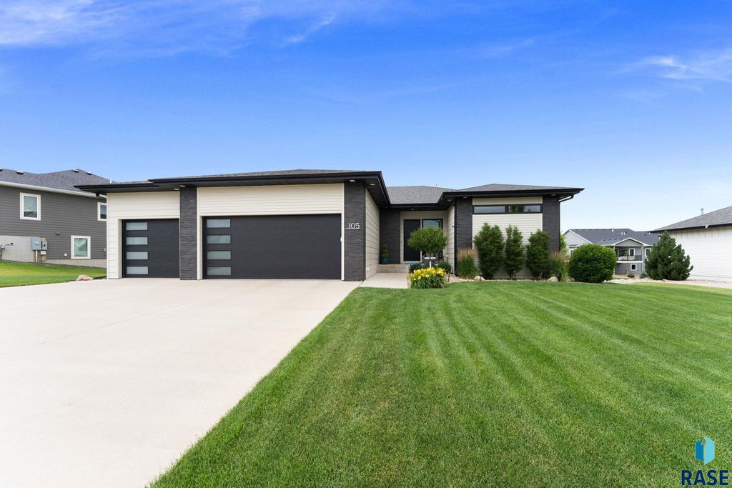 105 N Tumble Creek Cir Circle, Sioux Falls, SD 57110
