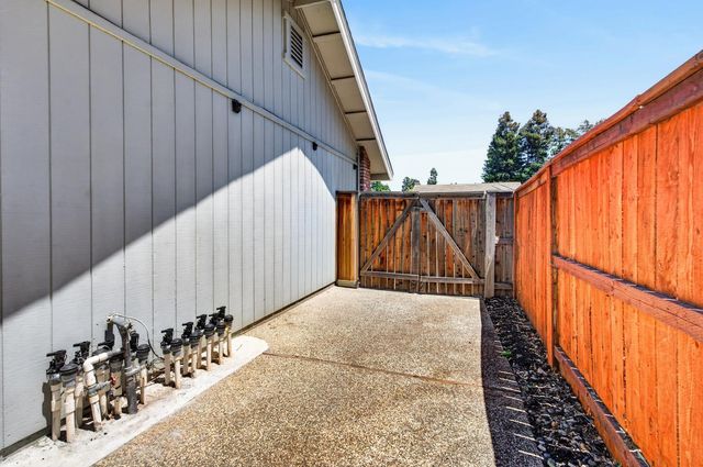 9306 Candalero Ct, Elk Grove, CA 95758