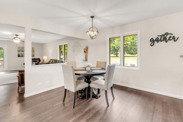 11N025 Burlington Road, Hampshire, IL 60140