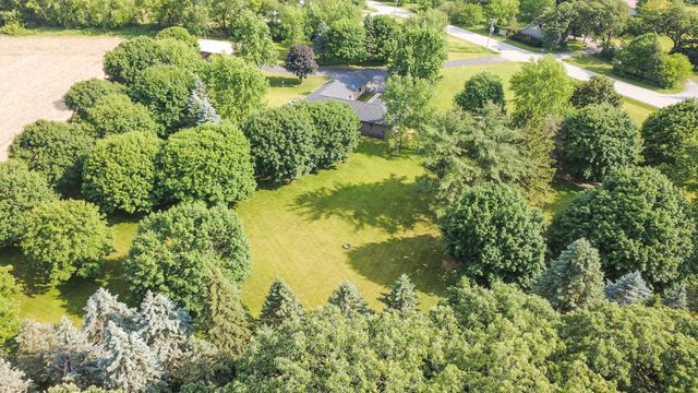 11N025 Burlington Road, Hampshire, IL 60140