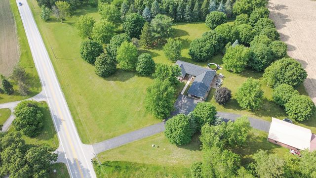 11N025 Burlington Road, Hampshire, IL 60140