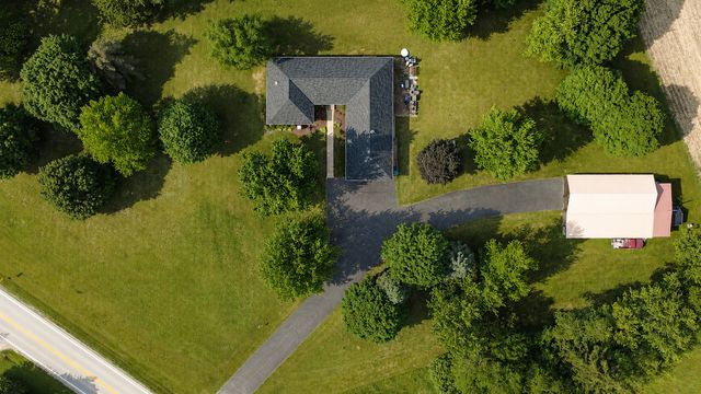 11N025 Burlington Road, Hampshire, IL 60140