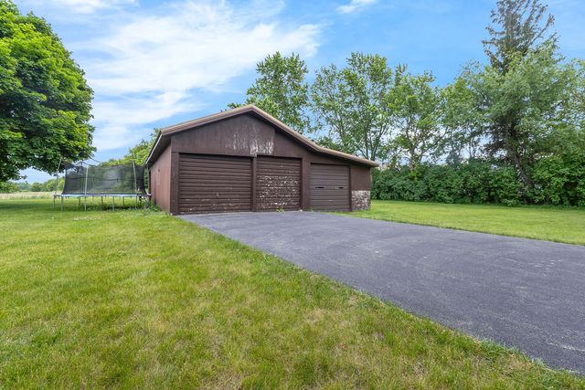 11N025 Burlington Road, Hampshire, IL 60140
