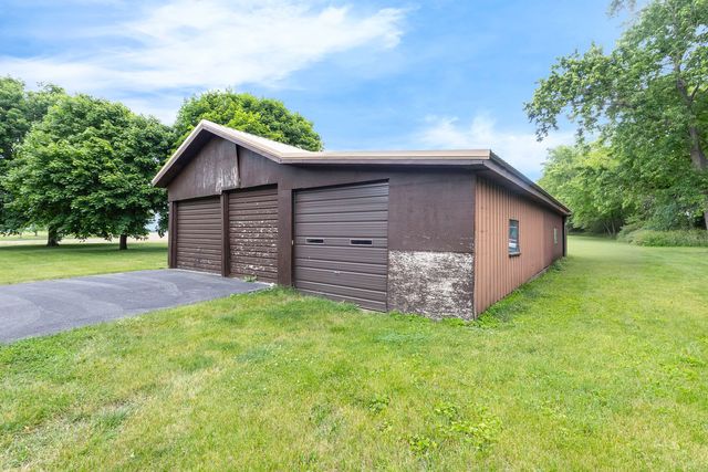 11N025 Burlington Road, Hampshire, IL 60140