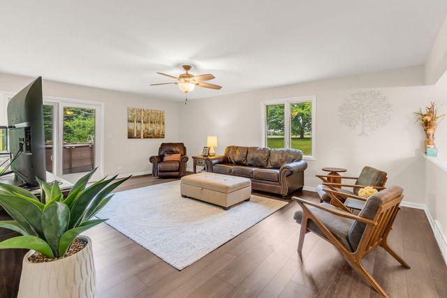 11N025 Burlington Road, Hampshire, IL 60140