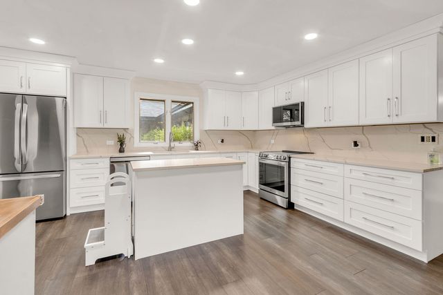 11N025 Burlington Road, Hampshire, IL 60140