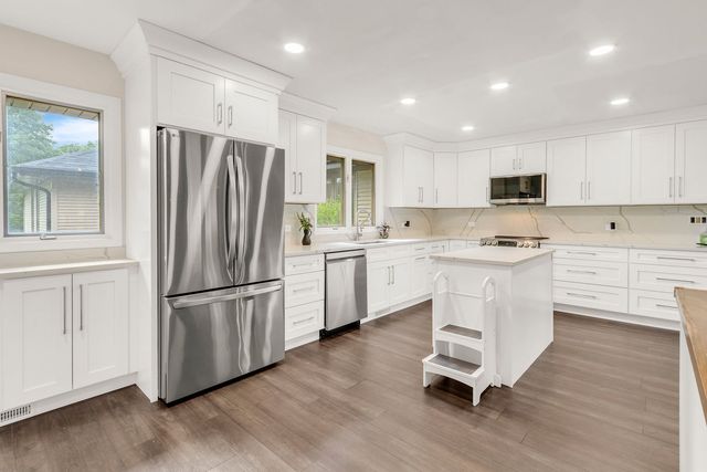 11N025 Burlington Road, Hampshire, IL 60140