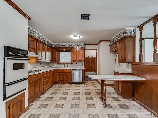 136 Elwood Drive, Edmond, OK 73013