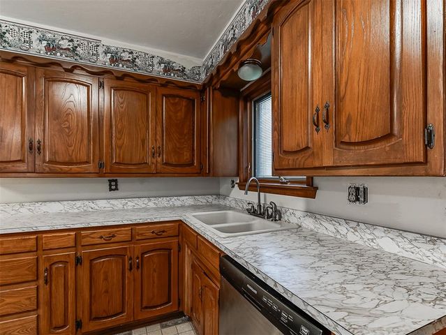 136 Elwood Drive, Edmond, OK 73013
