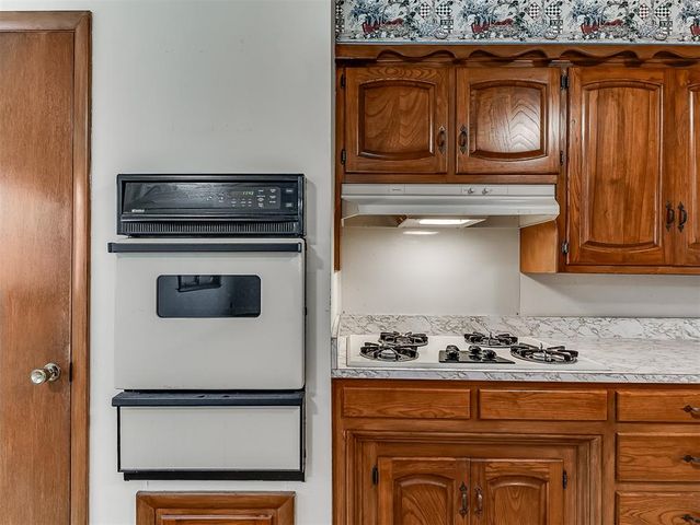 136 Elwood Drive, Edmond, OK 73013