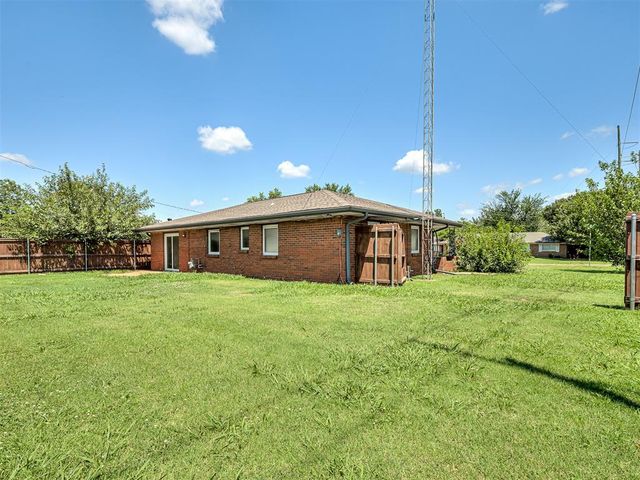 136 Elwood Drive, Edmond, OK 73013