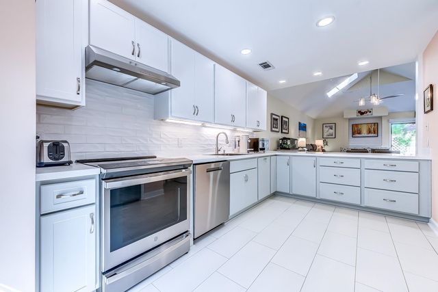 460 Ocean Creek Dr Apt 17, Myrtle Beach, SC 29572