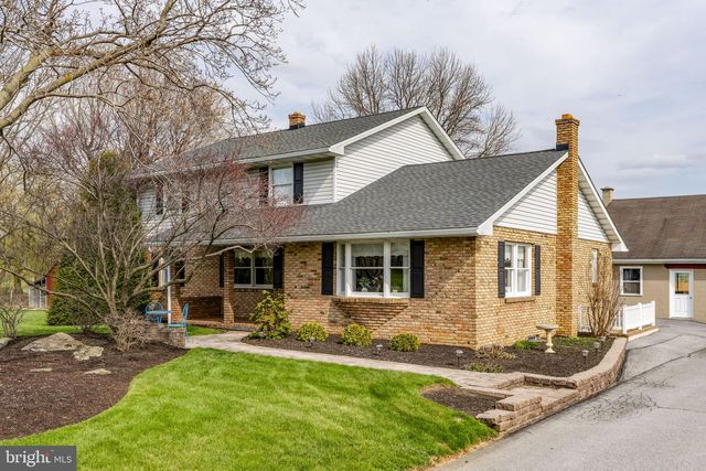 897 S CUSTER AVE, New Holland, PA 17557