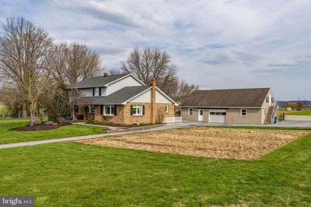 897 S CUSTER AVE, New Holland, PA 17557