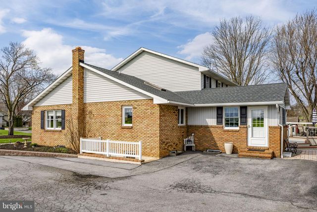 897 S CUSTER AVE, New Holland, PA 17557