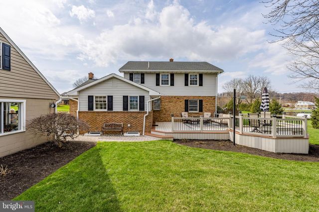897 S CUSTER AVE, New Holland, PA 17557