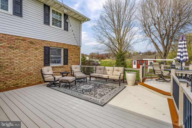 897 S CUSTER AVE, New Holland, PA 17557