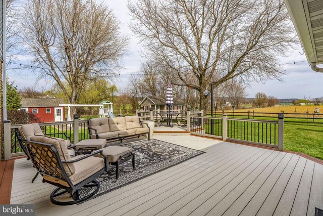 897 S CUSTER AVE, New Holland, PA 17557
