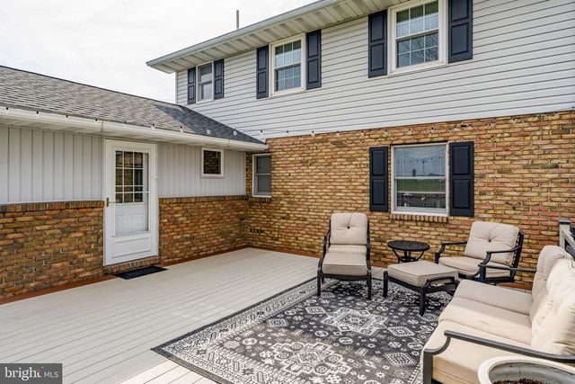 897 S CUSTER AVE, New Holland, PA 17557