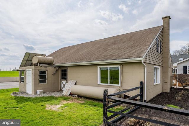 897 S CUSTER AVE, New Holland, PA 17557