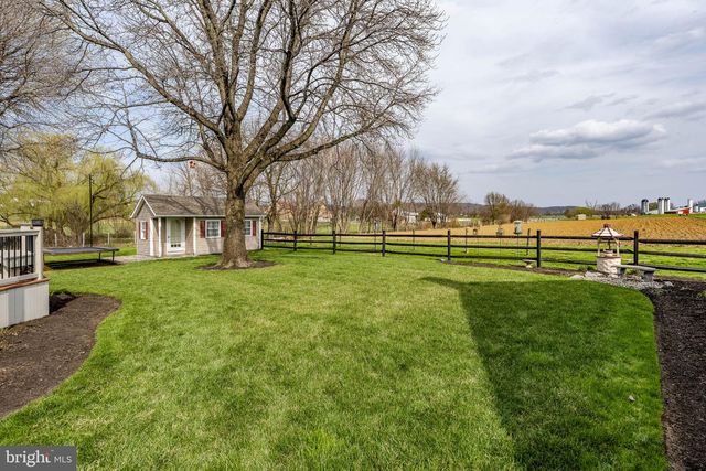 897 S CUSTER AVE, New Holland, PA 17557