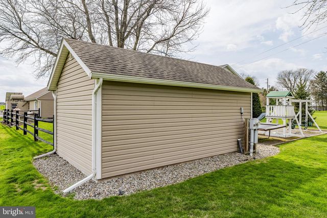 897 S CUSTER AVE, New Holland, PA 17557