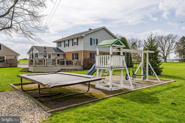 897 S CUSTER AVE, New Holland, PA 17557