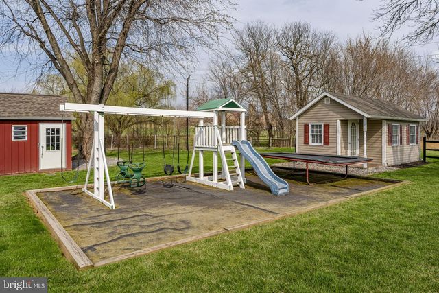 897 S CUSTER AVE, New Holland, PA 17557
