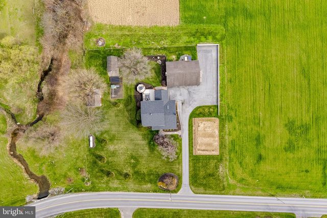 897 S CUSTER AVE, New Holland, PA 17557