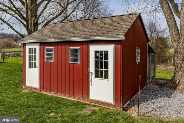 897 S CUSTER AVE, New Holland, PA 17557