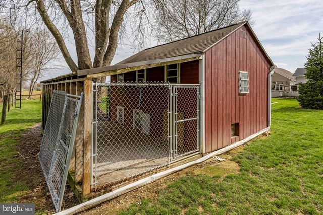 897 S CUSTER AVE, New Holland, PA 17557