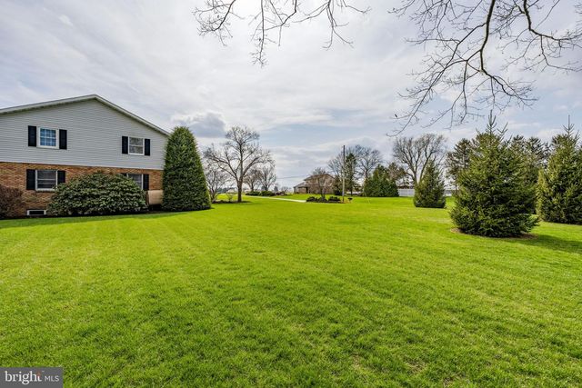 897 S CUSTER AVE, New Holland, PA 17557