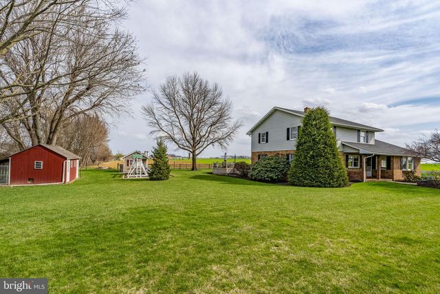 897 S CUSTER AVE, New Holland, PA 17557