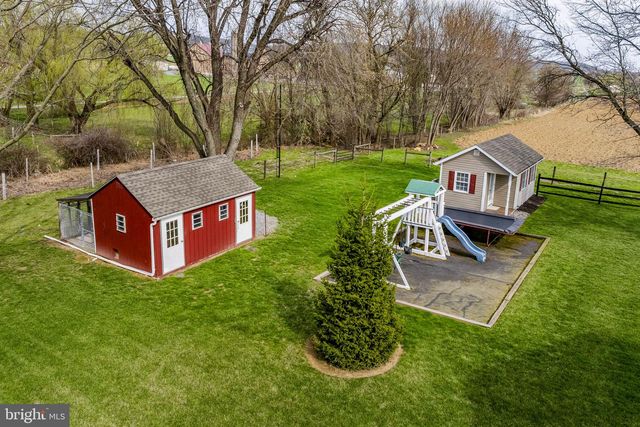 897 S CUSTER AVE, New Holland, PA 17557