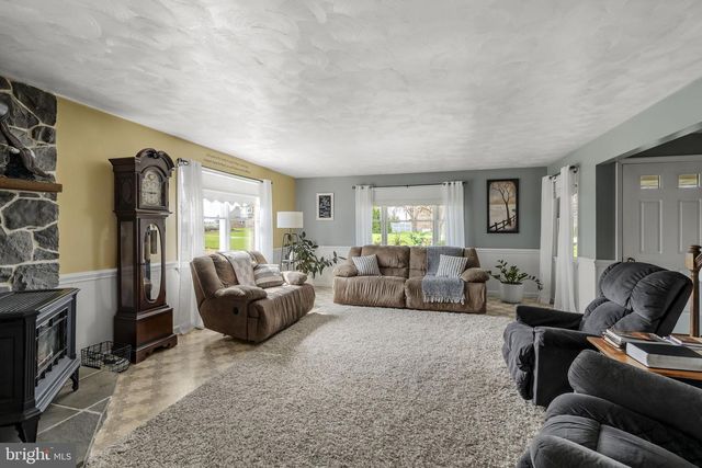 897 S CUSTER AVE, New Holland, PA 17557