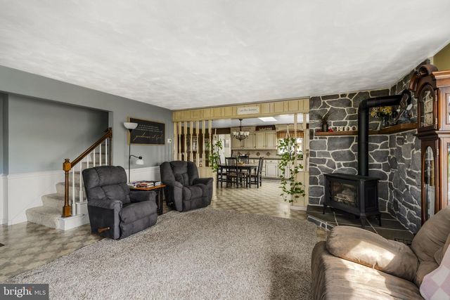 897 S CUSTER AVE, New Holland, PA 17557