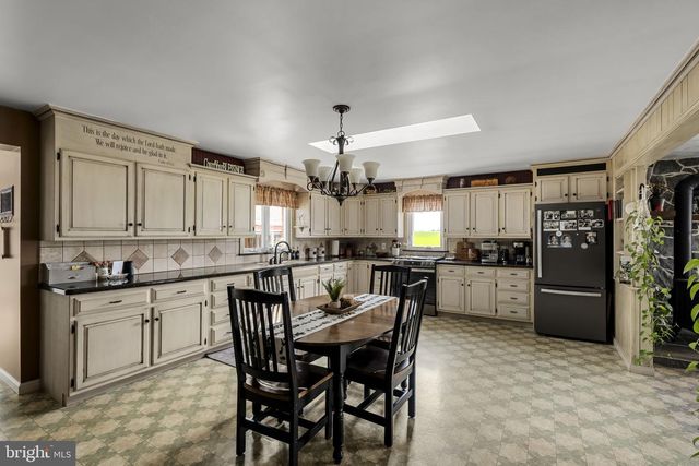897 S CUSTER AVE, New Holland, PA 17557
