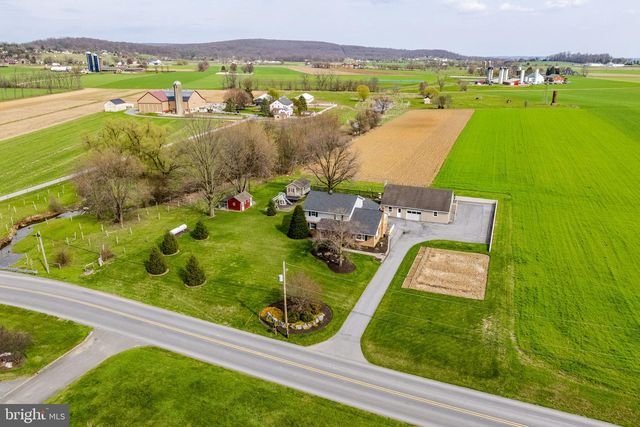897 S CUSTER AVE, New Holland, PA 17557