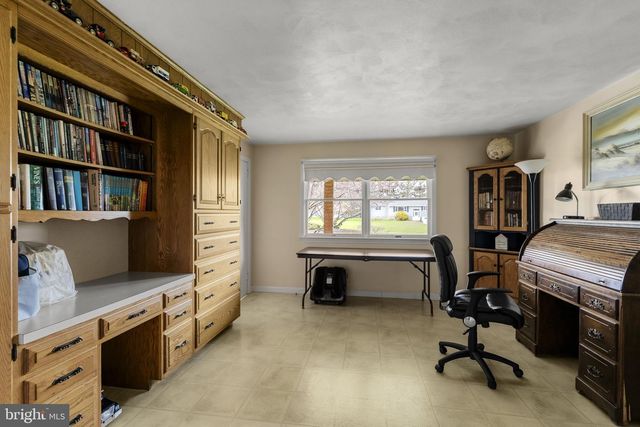 897 S CUSTER AVE, New Holland, PA 17557