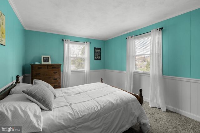 897 S CUSTER AVE, New Holland, PA 17557